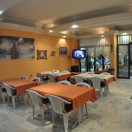 Akerdem Hotel Кушадасъ Екстериор снимка