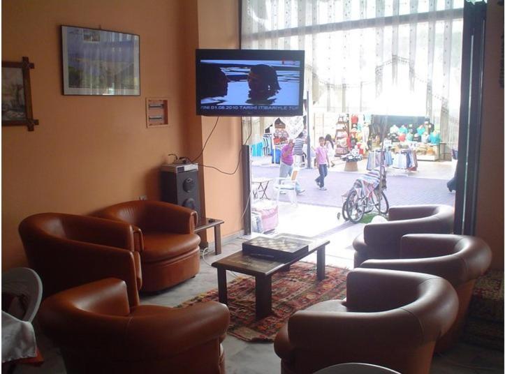 Akerdem Hotel Кушадасъ Екстериор снимка