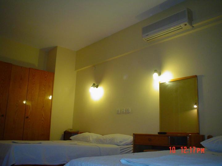 Akerdem Hotel Кушадасъ Стая снимка