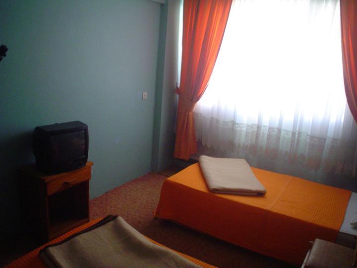 Akerdem Hotel Кушадасъ Стая снимка