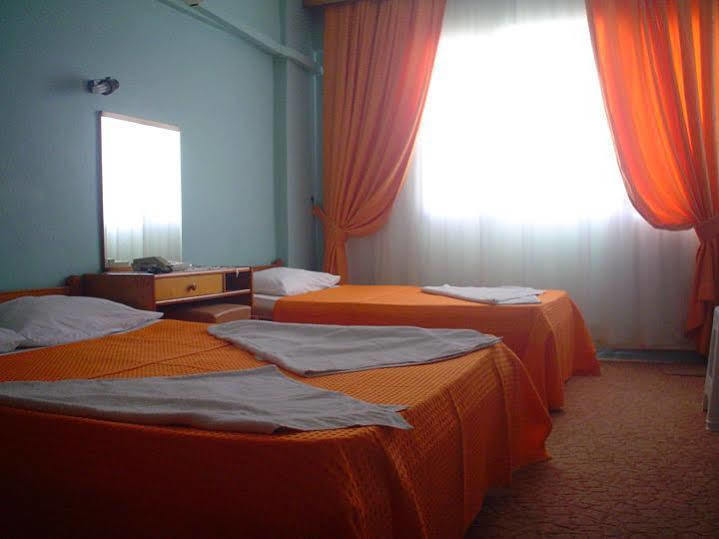 Akerdem Hotel Кушадасъ Екстериор снимка