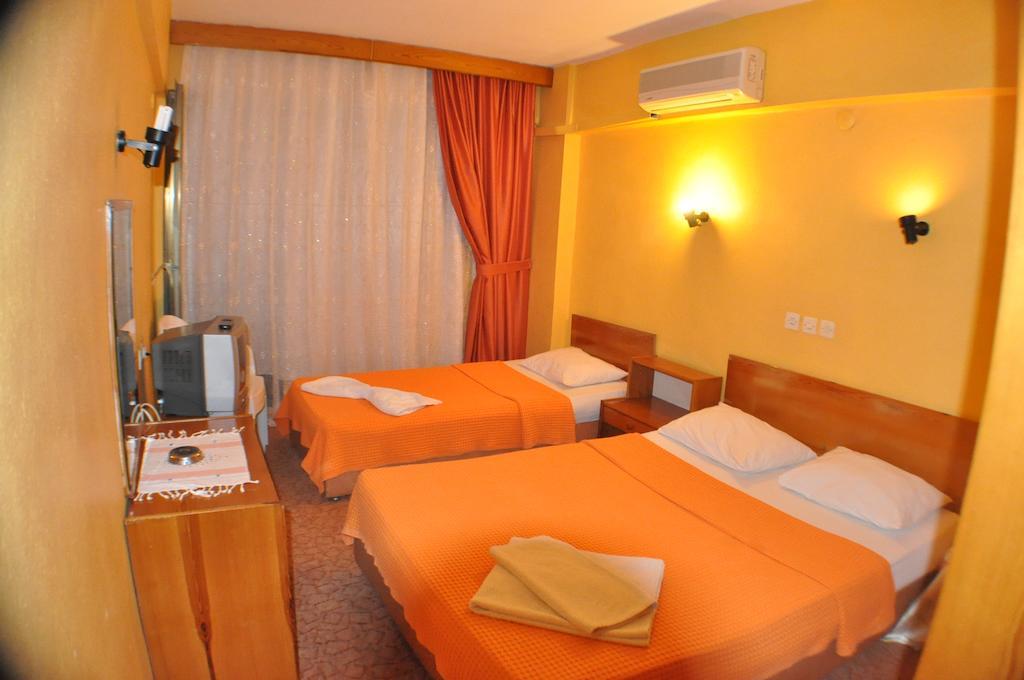 Akerdem Hotel Кушадасъ Стая снимка