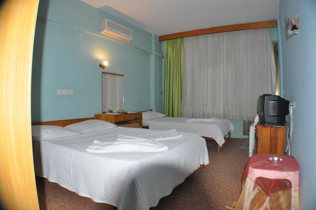 Akerdem Hotel Кушадасъ Стая снимка