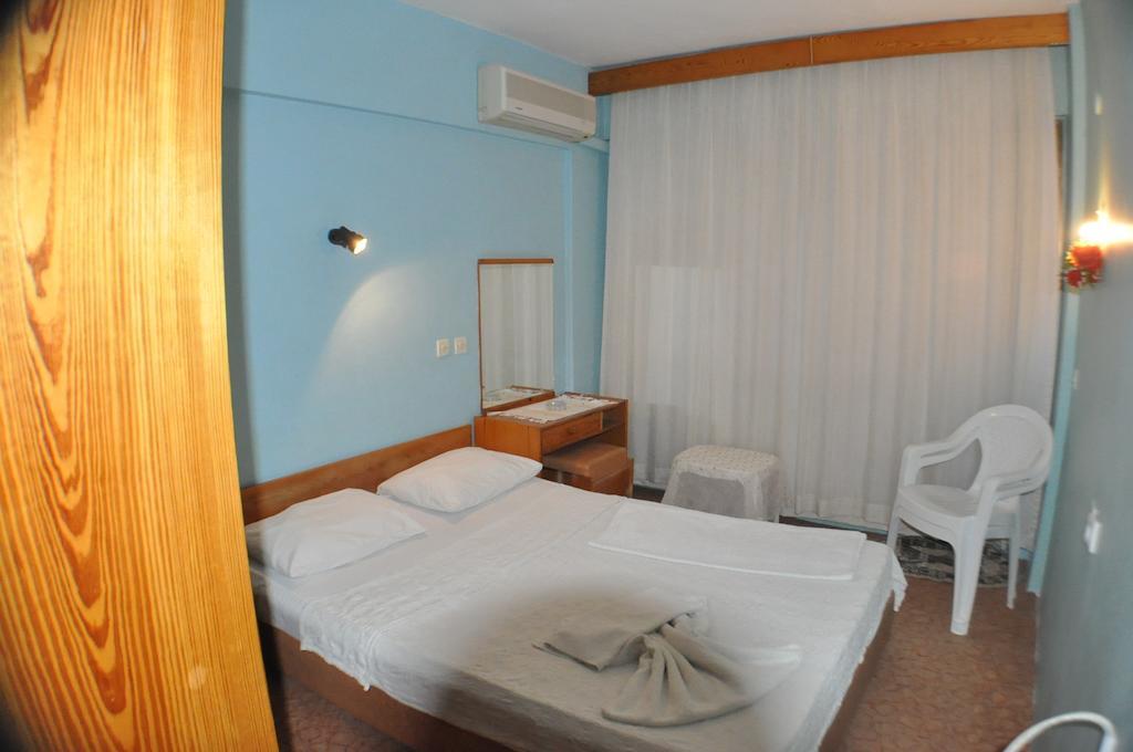 Akerdem Hotel Кушадасъ Екстериор снимка