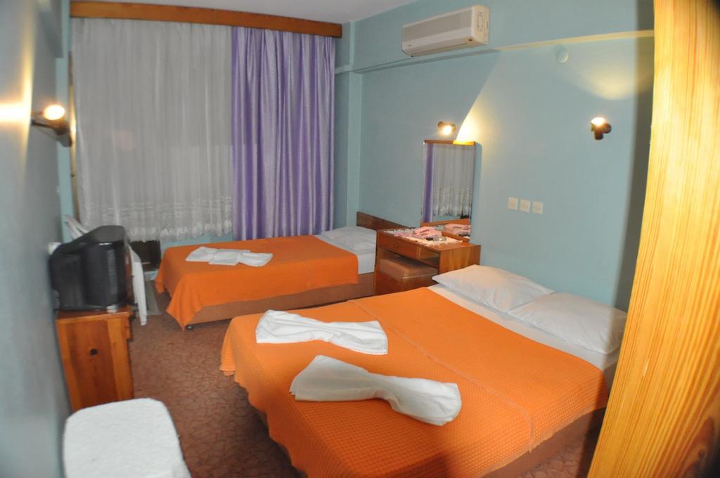 Akerdem Hotel Кушадасъ Стая снимка