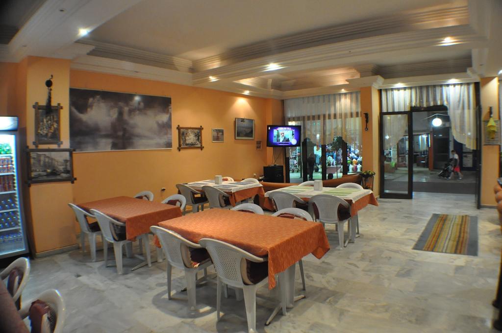 Akerdem Hotel Кушадасъ Екстериор снимка