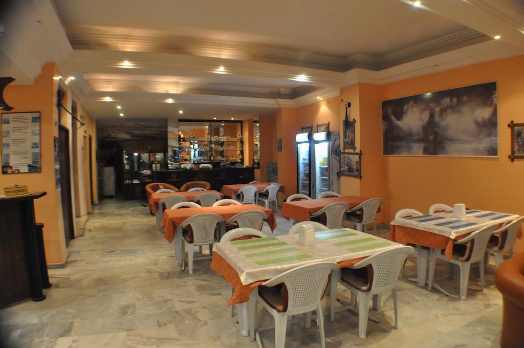 Akerdem Hotel Кушадасъ Екстериор снимка